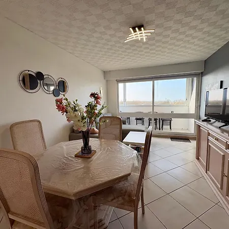 Apartment 4/6 Pers. Les Pieds Dans L'eau Avec Parking A St-hilaire-de-riez - Fr-1-323-516 *