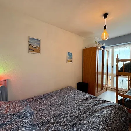 Apartment 4/6 Pers. Les Pieds Dans L'eau Avec Parking A St-hilaire-de-riez - Fr-1-323-516 *